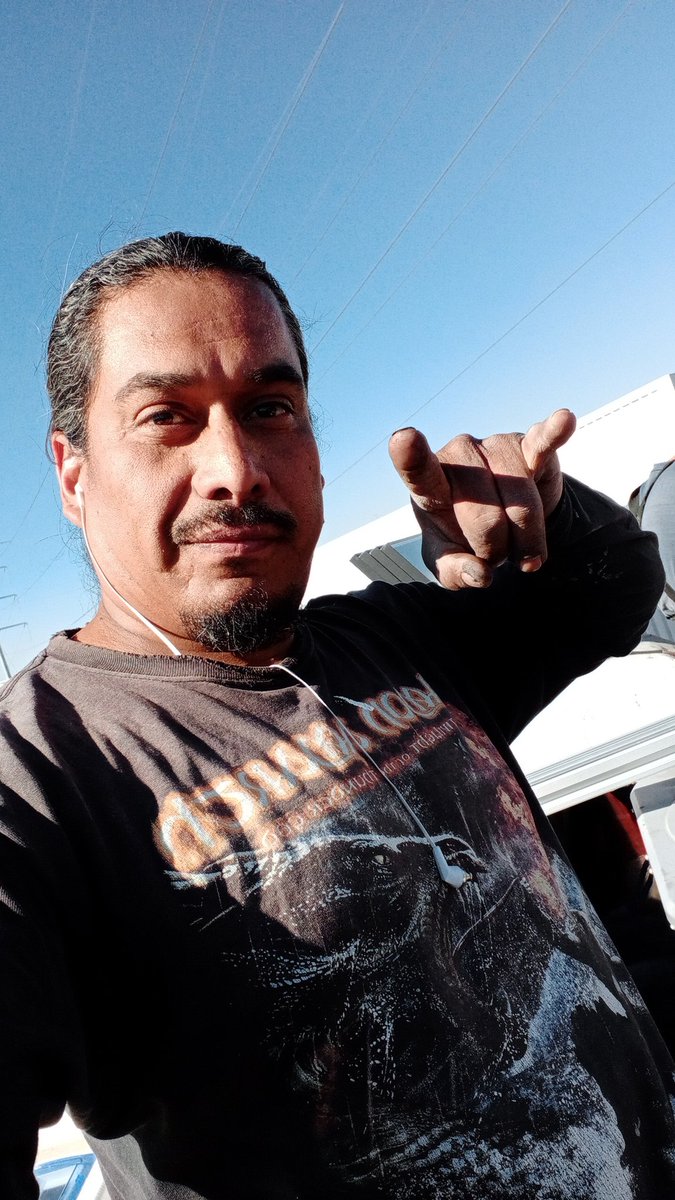 zikio79's tweet photo. @fabivargasfm @MAXIMA1067FM Lindura duranguense déjate caer la walking under sun porque estoy trabajando debajo de este inche solazo y callera bien a doc, besos rockeros 🍻🤟🎸 https://t.co/ozwFng3q8k