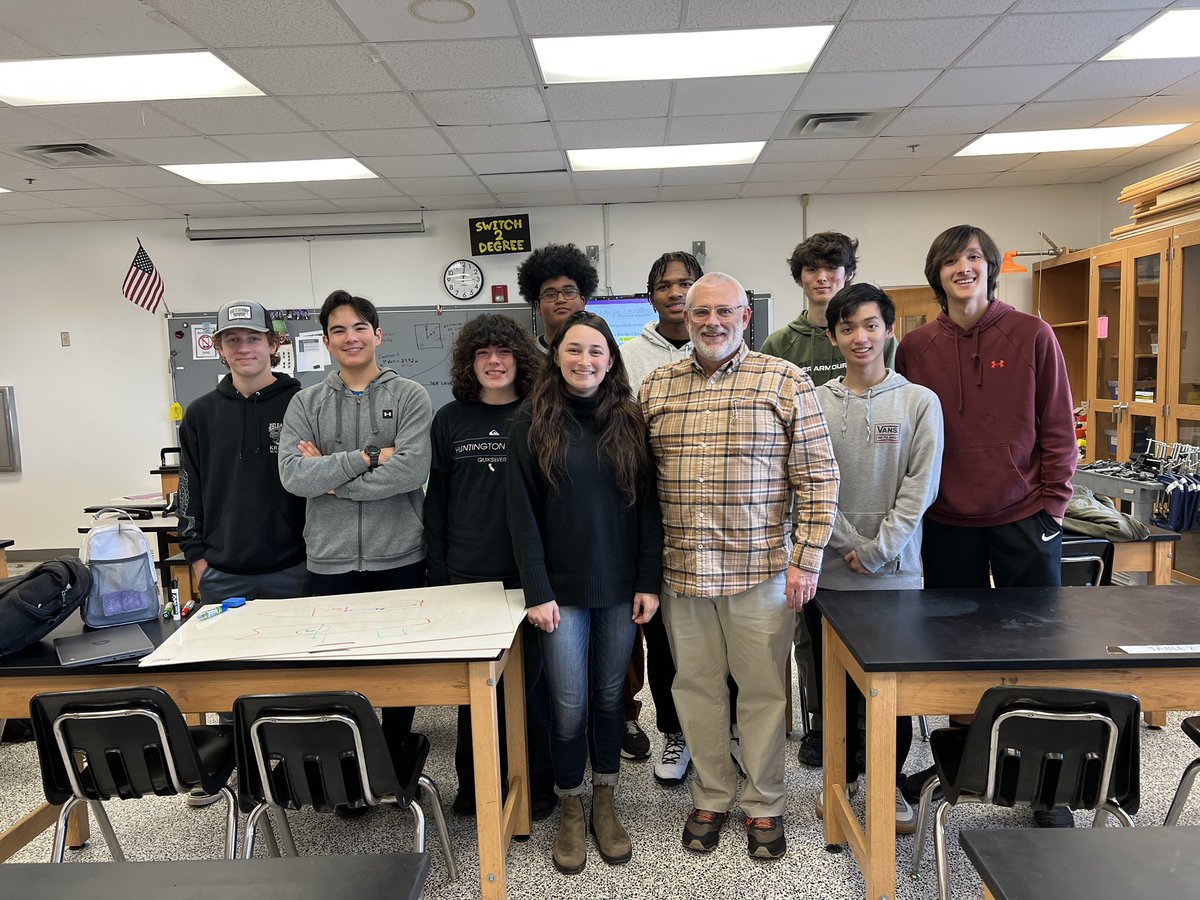 STEMAcademyLHS's tweet image. A proud  c/o 2015 alumni offered insight to @LandstownEagles participating in the @VMASC_ODU Digital Ship Challenge. The 🦅 actively listened as she is currently in the Maritime industry. Shoutout to @mkleonard63 for your mentorship!#LHStemEagleExcellence #futureready #circleback