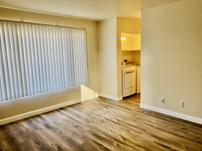 LCHomesSD's tweet image. #FORRENT #SINGLELEVEL!

2308 Altisma Way #123, 
#Carlsbad, CA 

2 master bedrooms/2 baths
Refrigerator/washer/dryer incl. in rent. Water &amp;amp; trash incl. No Pets
 #Availablenow 

Call to visit 760-436-5111 
La Costa Sales &amp;amp; Rentals
License #01502169
More: lchomes.com/10/listing/309…