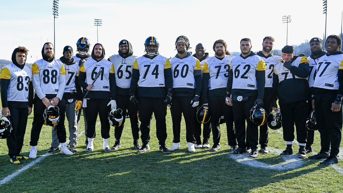 KyleBrandt's tweet photo. Here it is. 

Najee Harris won 😡ANGRY RUNS😡 for the 5th time. 

This is the picture he and the Steelers sent back. He’s not even in it. 

I respect this so much. 👊🏻 https://t.co/94F7jf3iZy