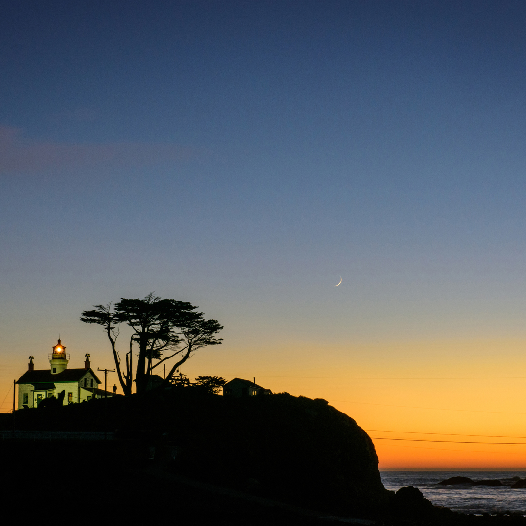 Take some time to see more spectacular sunsets in 2024 #visitdelnorte  

#visitcalifornia #visitdelnortecounty #delnortecounty #crescentcityca #lighthouses #northerncalifornia #lighthouseloop #tidepooling #tidepools #oceanlife #newyearresolutions #newyeargoals #crescentmoon