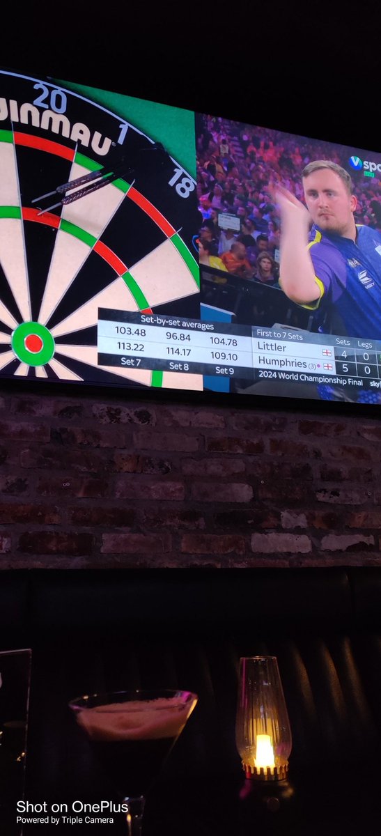 BorgliMatti's tweet photo. @magindr kor e du pontus sende dart finalen😂 #PDCWorldDartsChampionship https://t.co/wQiY2rjcPg