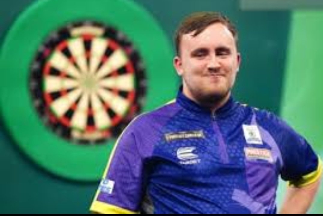 Kijk dan 16 jaar oud waarschijnlijk 15 jaar getrouwd en zeker 4 kinderen maar oedereen geloofd nog steeds dat deze man 16 is hahaha #PDCWorldChampionship
