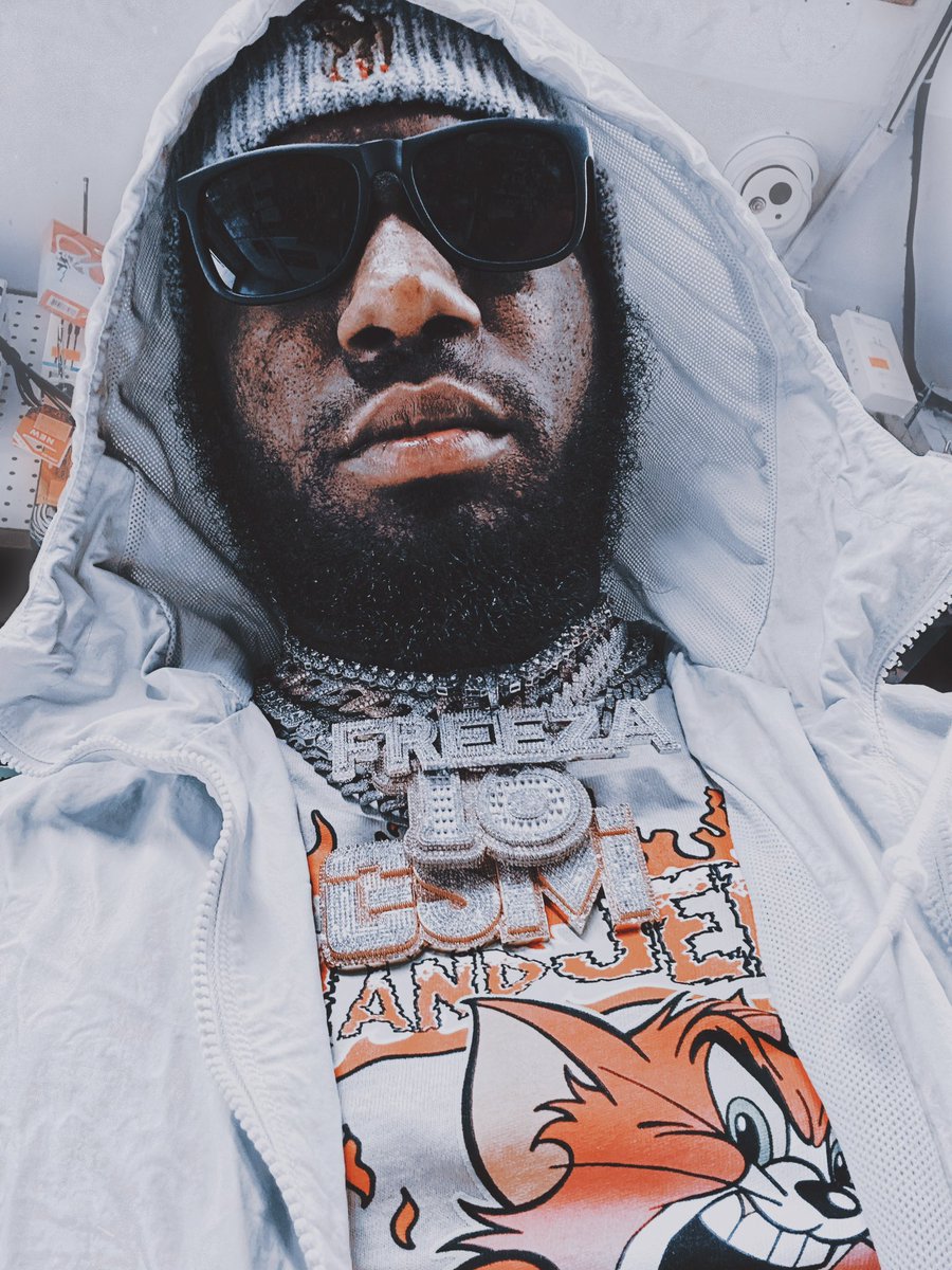 Tripl3_6ix's tweet photo. I can’t fuck wit these niggas 

they hype men

Niggas be pussy they diking 

Niggas keep saying they coming for me 

They Ain’t coming for me 

We aint doing no fighting https://t.co/RMkZXafCWo