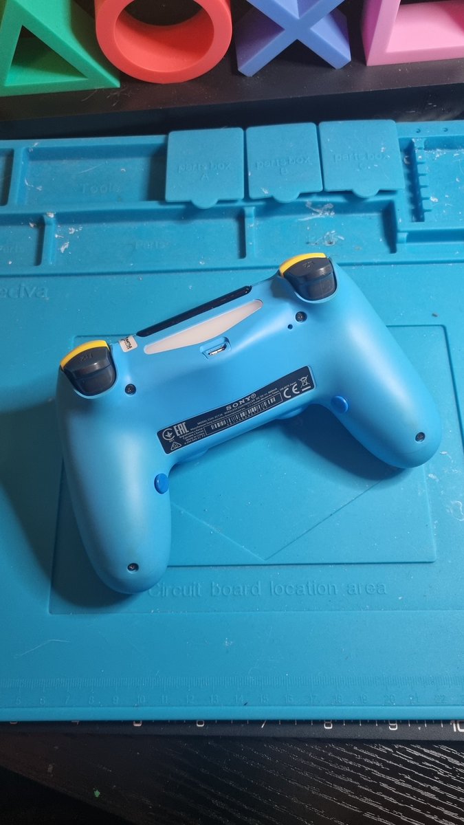 NovaCNTRL's tweet photo. Lets take a look at our latest Pro controller repair! the customer sent in their ps4 Battlebeaver with no R2 input, all fixed and ready to go back to the customer! #FastFix #ps4 #customps4controller #battlebeaver #repair #fast #quickfix #nova #novagaming #novagamingcontrollers https://t.co/jYpNQWSkt8