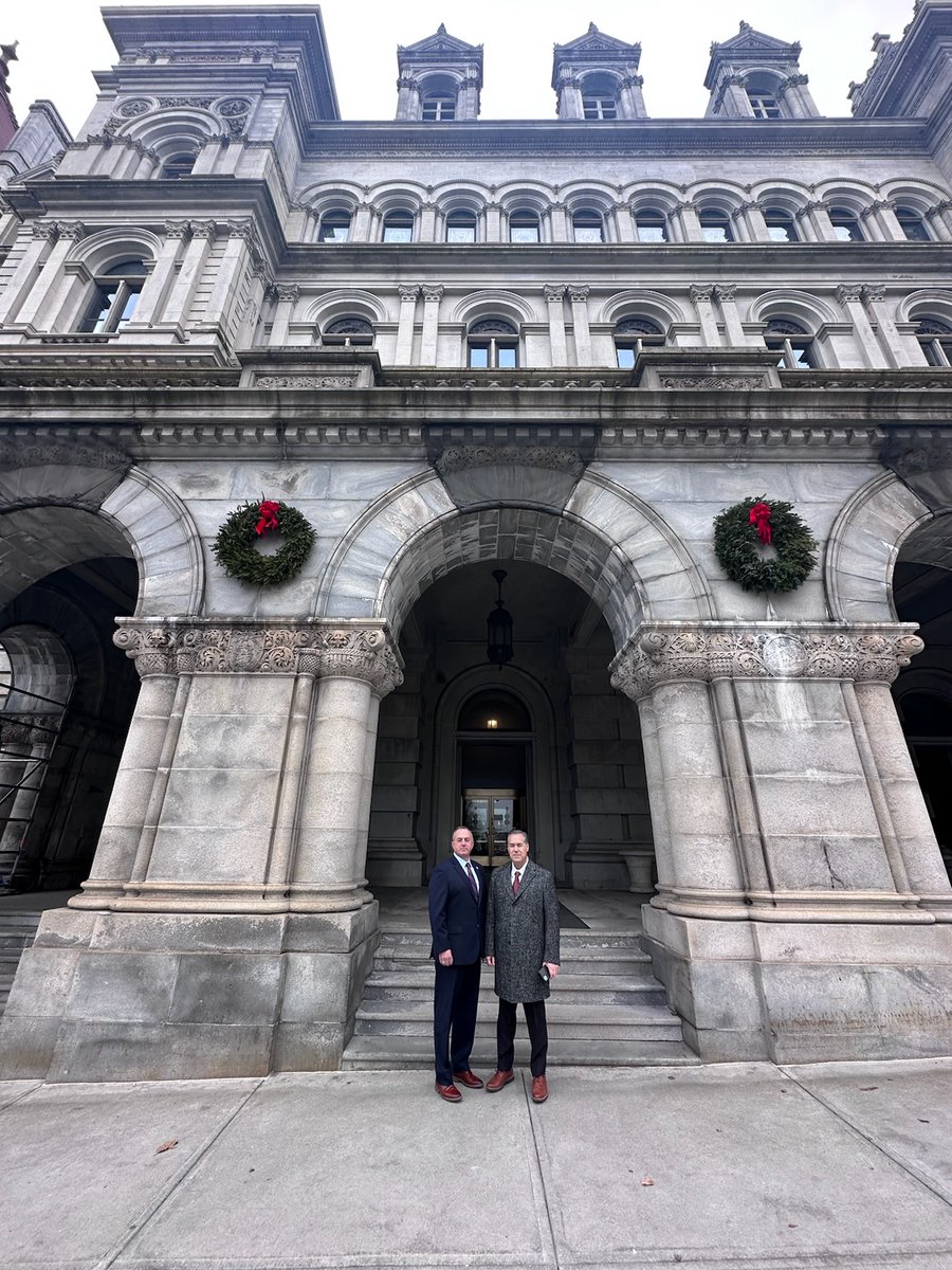 We welcome back the members from the New York State Legislature to the Capitol for the first day of the 2024 Legislative Session!

Each day we are focused on working with you to meet the needs of professional firefighters, their families, and all those they serve.