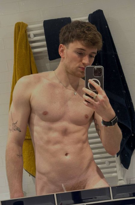 Can everyone reply with their pics of Matty Lee 👅 https://t.co/b7kHybjLqc