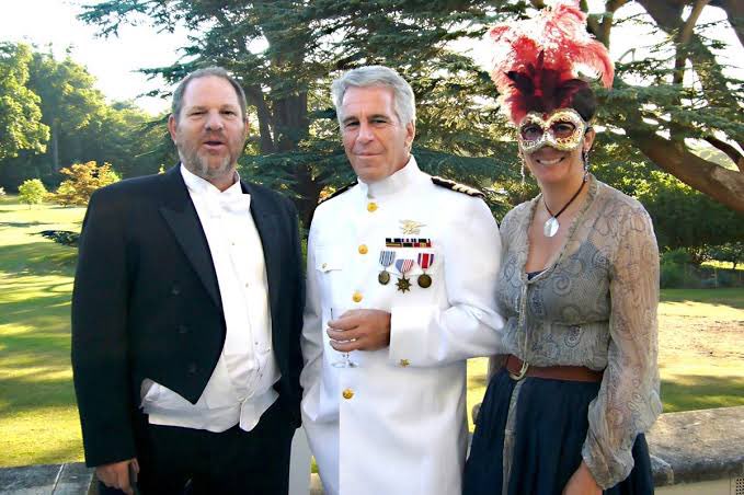 🇬🇧 Jeffery Epstein, Harvey Weinstein and Ghislaine Maxwell attend a royal party thrown by Prince Andrew at Windsor Castle (2006)