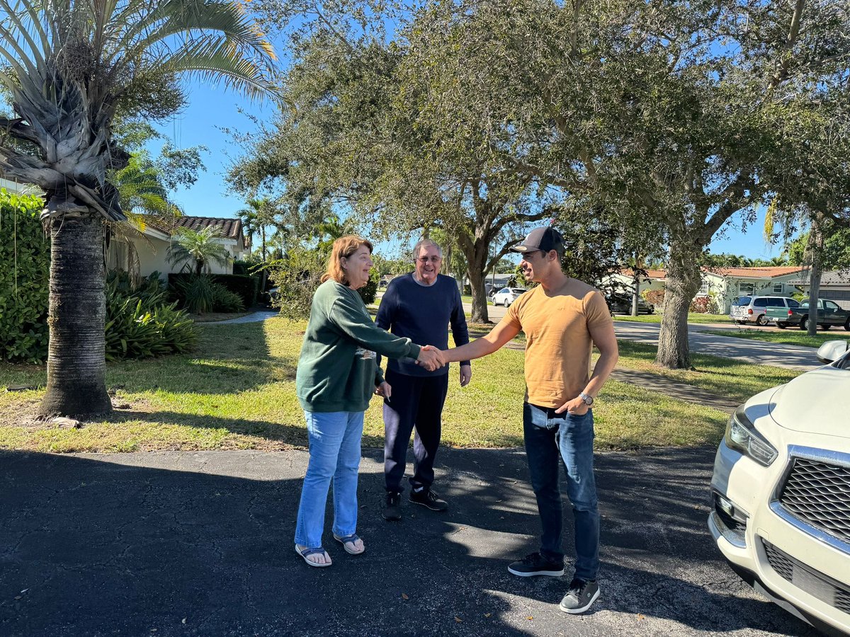 dnsinvest's tweet photo. Are you a real estate wholesaler? 
Are you Still Cold calling, texting, and scouting endlessly by yourself ?
the harsh reality is that 90% of wholesalers doing these end up spending  thousands of $$$ without closing a single deal
I found a better way- click this link https://t.co/EMZMyUqjXJ