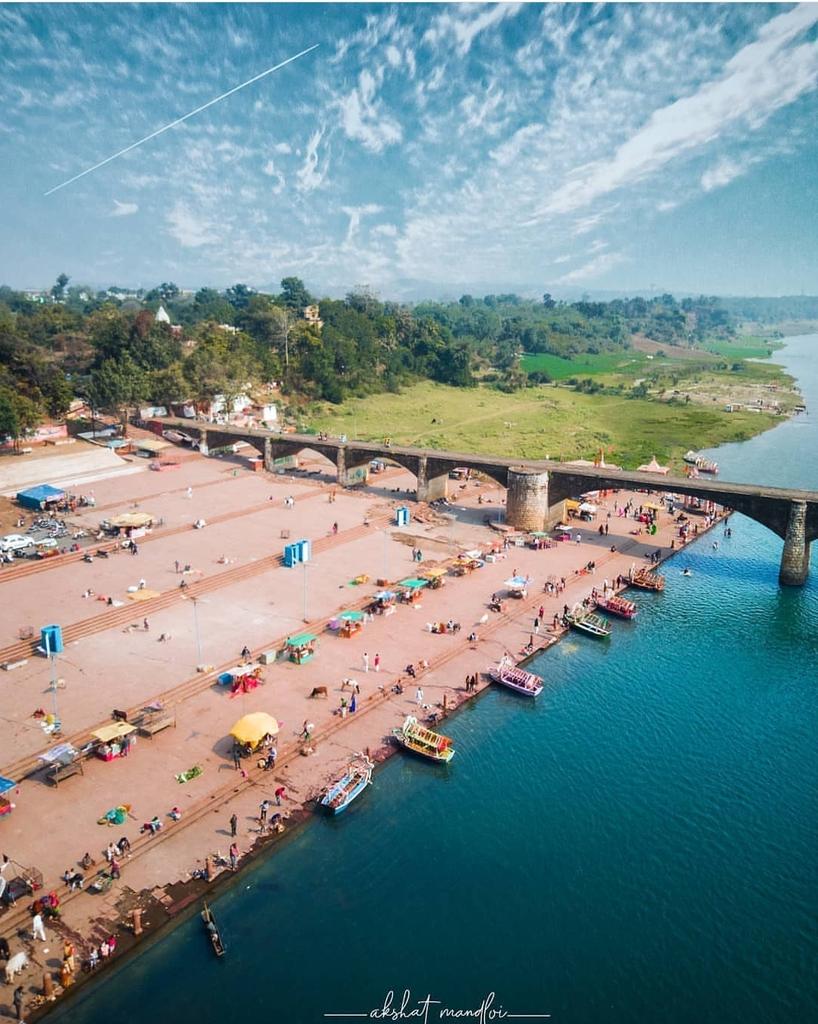 mp_index's tweet photo. 🚨BIG BREAKING🚨

The Ghats of the Narmada in Jabalpur will be developed on the pattern of those of the Ganga in Haridwar and those of the Saryu in Ayodhya, says CM Mohan Yadav.

The biggest elevated corridor of the state will be developed in Jabalpur at a cost of ₹800 crore, he said.