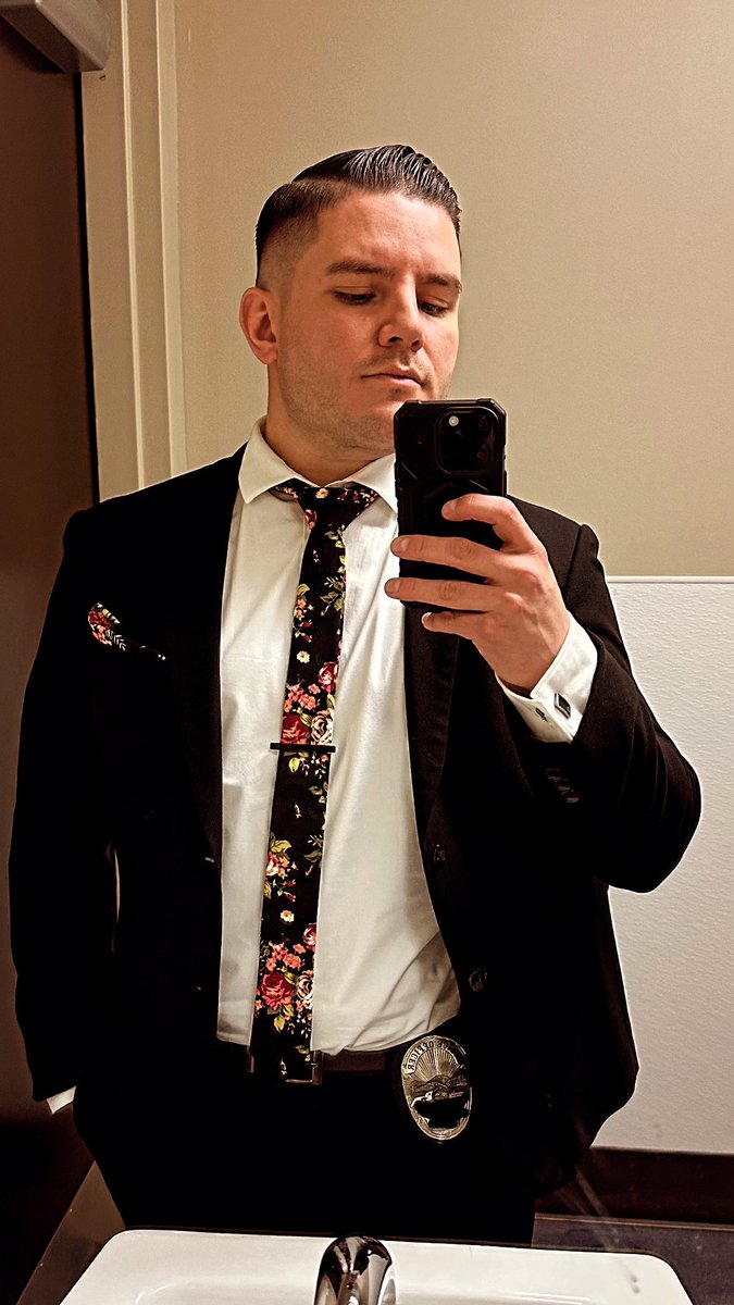 Out-dressing the Detectives.