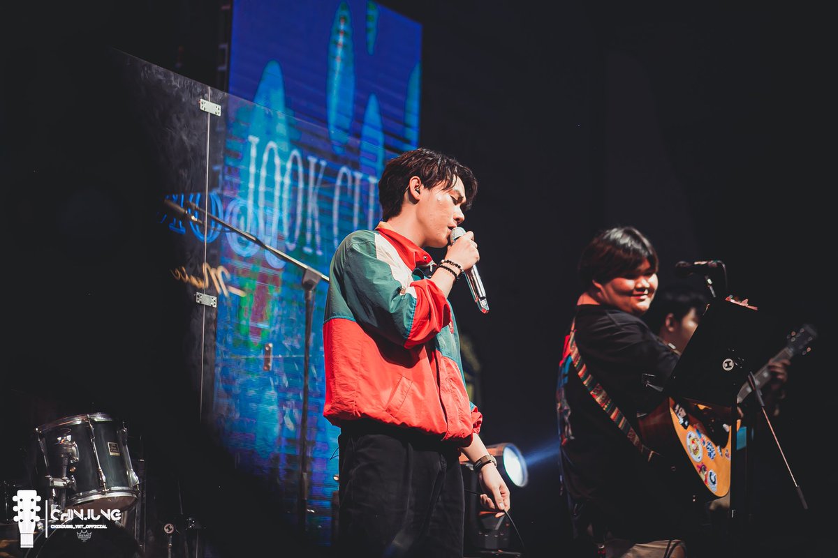 cj_yntofficial's tweet photo. ภาพบรรยากาศคืนข้ามปี 2023 กับ - ชินจัง ญาณาธิป - 🎆💙

#chinjung_ynt 
#jookclub 
#chinjung_ynt_official https://t.co/KVE8biaVQC