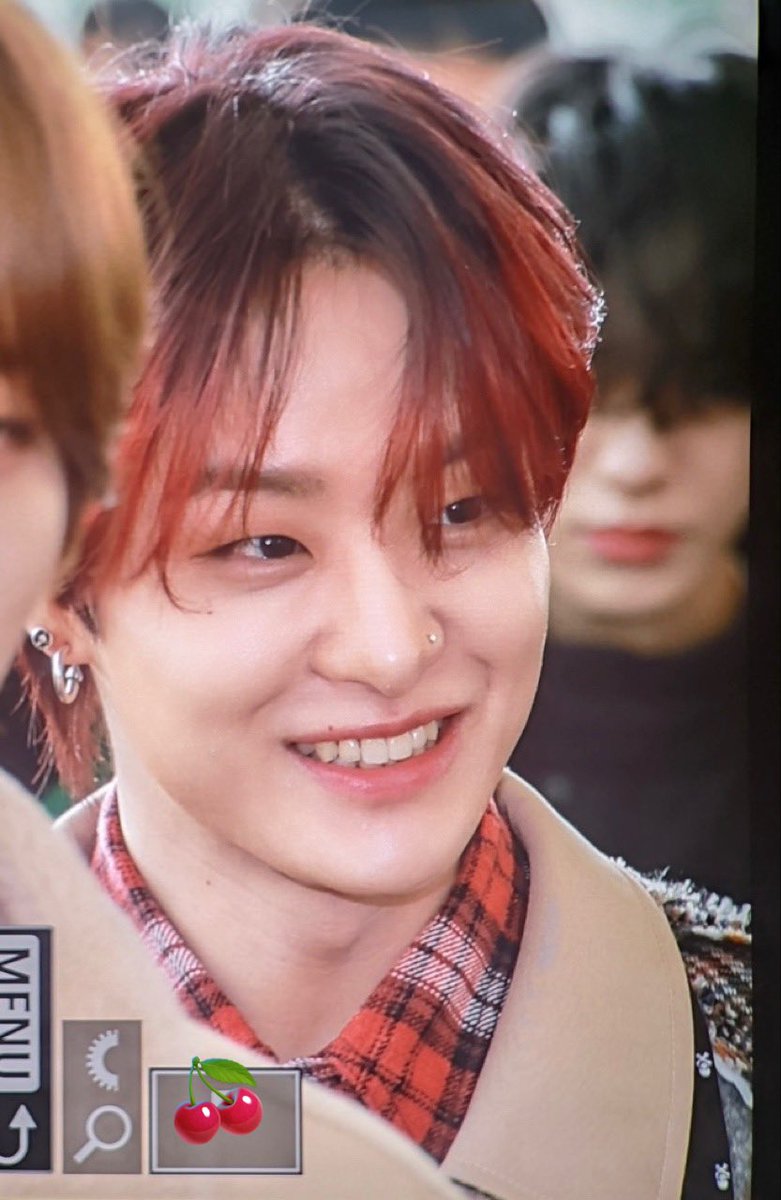 dosukhoon's tweet photo. wine hair jihoon you are so fawking fine https://t.co/SNSdUjs3d3