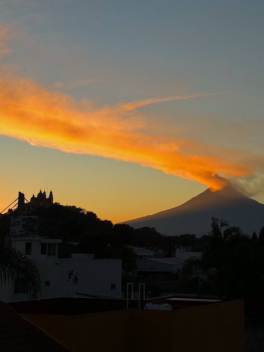 Cesarjl's tweet photo. Así el atardecer desde #Cholula https://t.co/XjgLkty4Qf