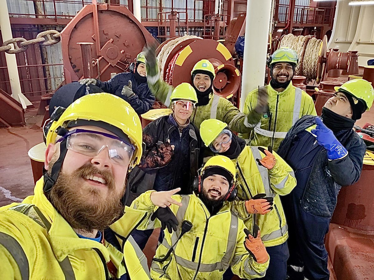 It doesn’t take 8 people to drop the anchor, but suddenly everybody wants to be there and it is a party! Dropping anchor with 3/O Matias, 3/O Sarah-Ann, 2/O Cliff, Deck Cadet Prince, AB Joeffrey, AB Mira, OS Jonabelle. 
#seafarersarekeyworkers #diversity #maersk