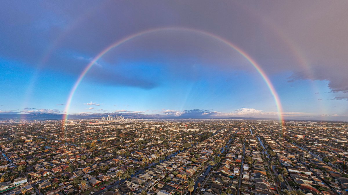 Double rainbow over DTLA. This storm went from 0-100-0.