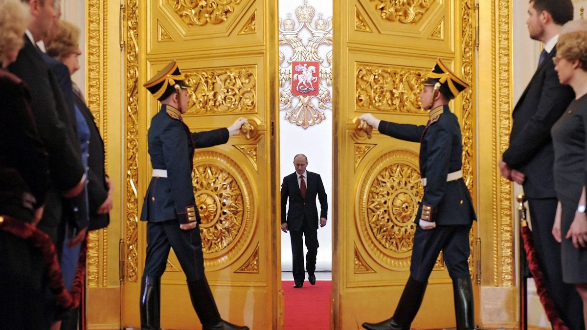 Alex_Oloyede2's tweet photo. While your leaders in the west are rаріng міnors, President Putin is pushing for family and values in Russia. https://t.co/U96qKJn7tx