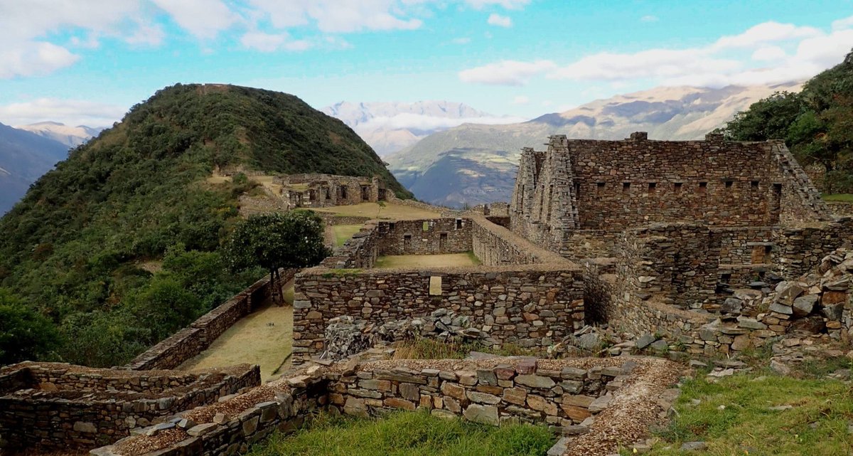 cuscojourneys's tweet photo. Discover the hidden gem of #Choquequirao, an ancient Inca citadel located high in the Andean mountains. 
 Info: https://t.co/5ZYuIeCtKC
 #cuscojourneys #infomachupicchu #perudestinations #choquequiraotrek #perutreks #nature #naturephotography #natgeo #peru #photography #cusco https://t.co/BzlOWWYLjC