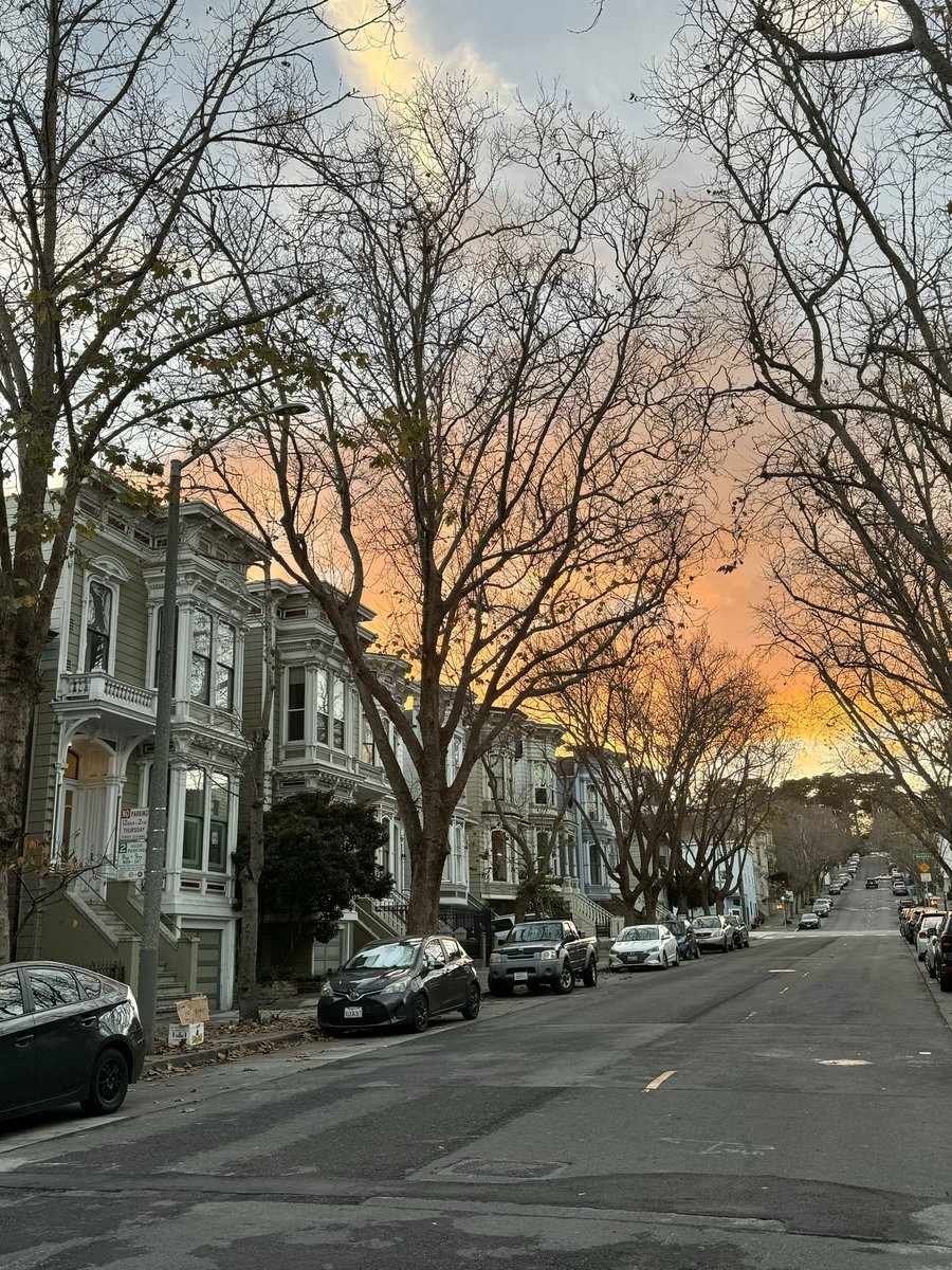 Winter sunsets look good on you, San Francisco. ❄️🌅