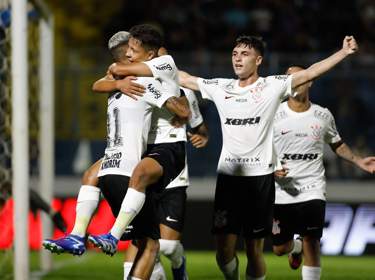 Boa noite, Fiel! 👊🏽

📷 Rodrigo Gazzanel

#CorinthiansNaBase
#VaiCorinthians