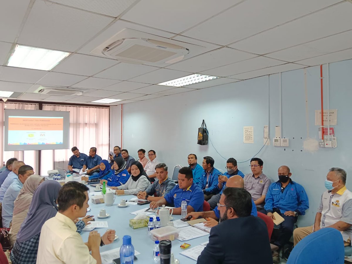 JKRKESEDAR's tweet photo. Mesyuarat Pra Pembinaan bg Projek Pembinaan Jalan Masuk dari Simpang Ladang Serasa Ke Kg. Lulut, Mukim Kuala Sungai, Gua Musang, Kelantan telah diadakan pd 03 Jan. 2024 di JKR KESEDAR Gua Musang.  Kontraktor yg dilantik adalah Kubang Batang Puspa – Sari Sdn. Bhd.
@IPJKR_Official https://t.co/lbJq4RJtmL