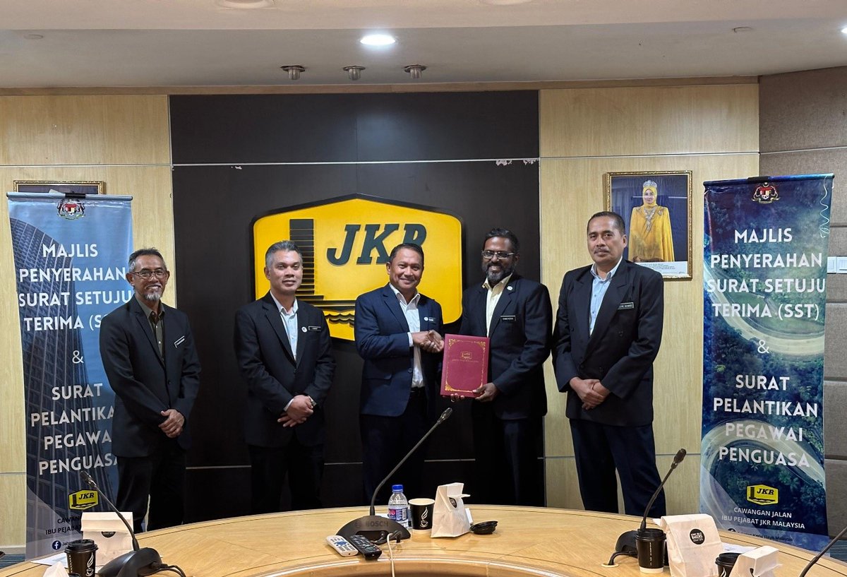 JKRKESEDAR's tweet photo. Mesyuarat Pra Pembinaan bg Projek Pembinaan Jalan Masuk dari Simpang Ladang Serasa Ke Kg. Lulut, Mukim Kuala Sungai, Gua Musang, Kelantan telah diadakan pd 03 Jan. 2024 di JKR KESEDAR Gua Musang.  Kontraktor yg dilantik adalah Kubang Batang Puspa – Sari Sdn. Bhd.
@IPJKR_Official https://t.co/lbJq4RJtmL