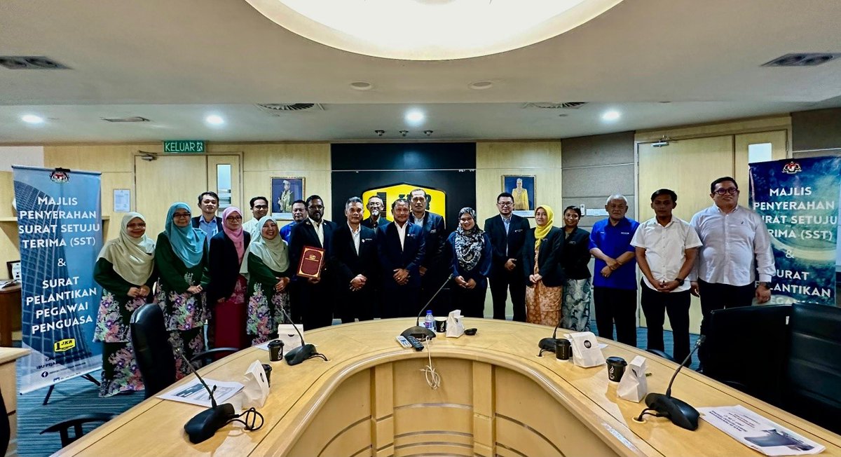 JKRKESEDAR's tweet photo. Mesyuarat Pra Pembinaan bg Projek Pembinaan Jalan Masuk dari Simpang Ladang Serasa Ke Kg. Lulut, Mukim Kuala Sungai, Gua Musang, Kelantan telah diadakan pd 03 Jan. 2024 di JKR KESEDAR Gua Musang.  Kontraktor yg dilantik adalah Kubang Batang Puspa – Sari Sdn. Bhd.
@IPJKR_Official https://t.co/lbJq4RJtmL