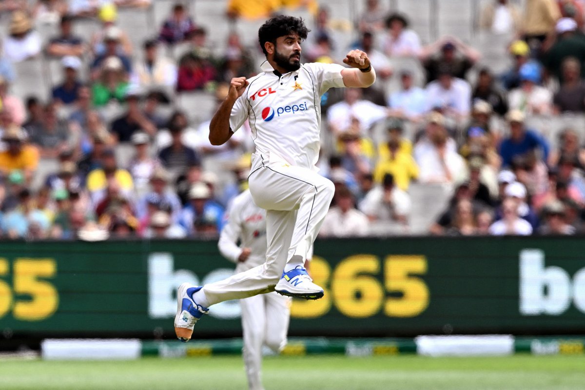 Aamer Jamal you beauty Pakistan needed a breakthrough here and Aamer Jamal took the wicket of Usman Khawaja right after lunch.
#PAKvsAUS #UsmanKhawaja #AamerJamal #AUSvPAK