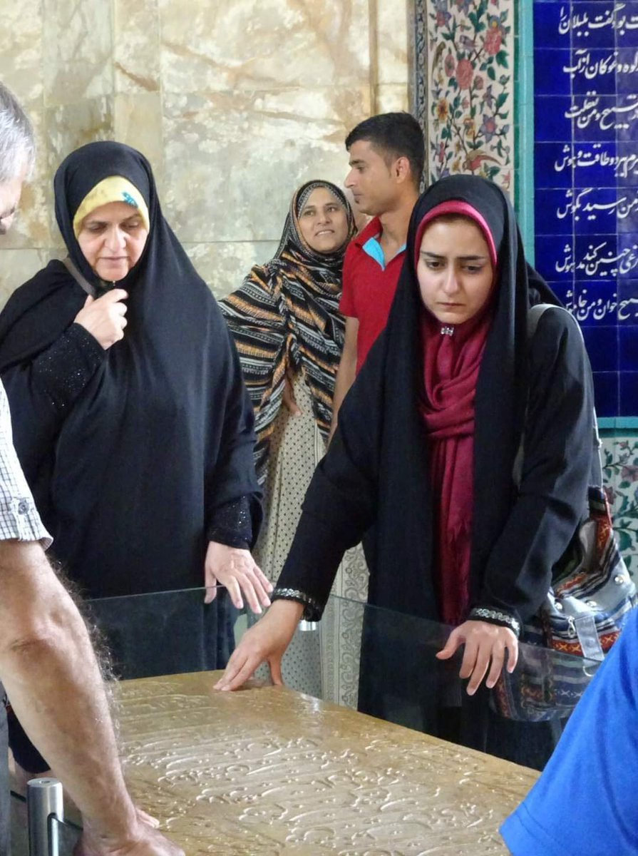 skymanuelima's tweet photo. Musharrif Od-Dîn Sa'adi, ou ainda #Saadi ou Sadi, pseudónimo de Mushrif-ud-Din Abdullah, é 1 dos > escritores iranianos, reverenciado pelo público q lê em #persa até os dias de hoje. Saadi imortalizou-se por sua #poesia, cheia de misticismo e de ensinamentos práticos. #Tumulo https://t.co/Uy01Byc3Oa