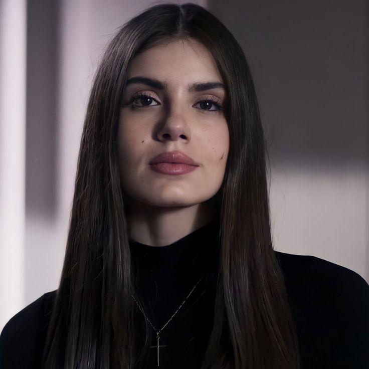 gossipdivine's tweet photo. Angelina estava em missão para assasinar um poderoso inimigo, Luca Rivera. Ele era seu alvo e por isso ela de aproximou dele mas parece que o amor falou mais alto não é? Quem diria que nossa poderosa angel trairia sua antiga máfia e mentiria para sua familia. https://t.co/LQPutstHJM