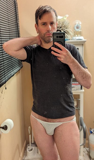 After three days of being sick and subsisting on crackers and ginger ale, mostly ginger ale, I think<a href="/tag/newprofilepic"class="tags"><span>#newprofilepic</span></a>
