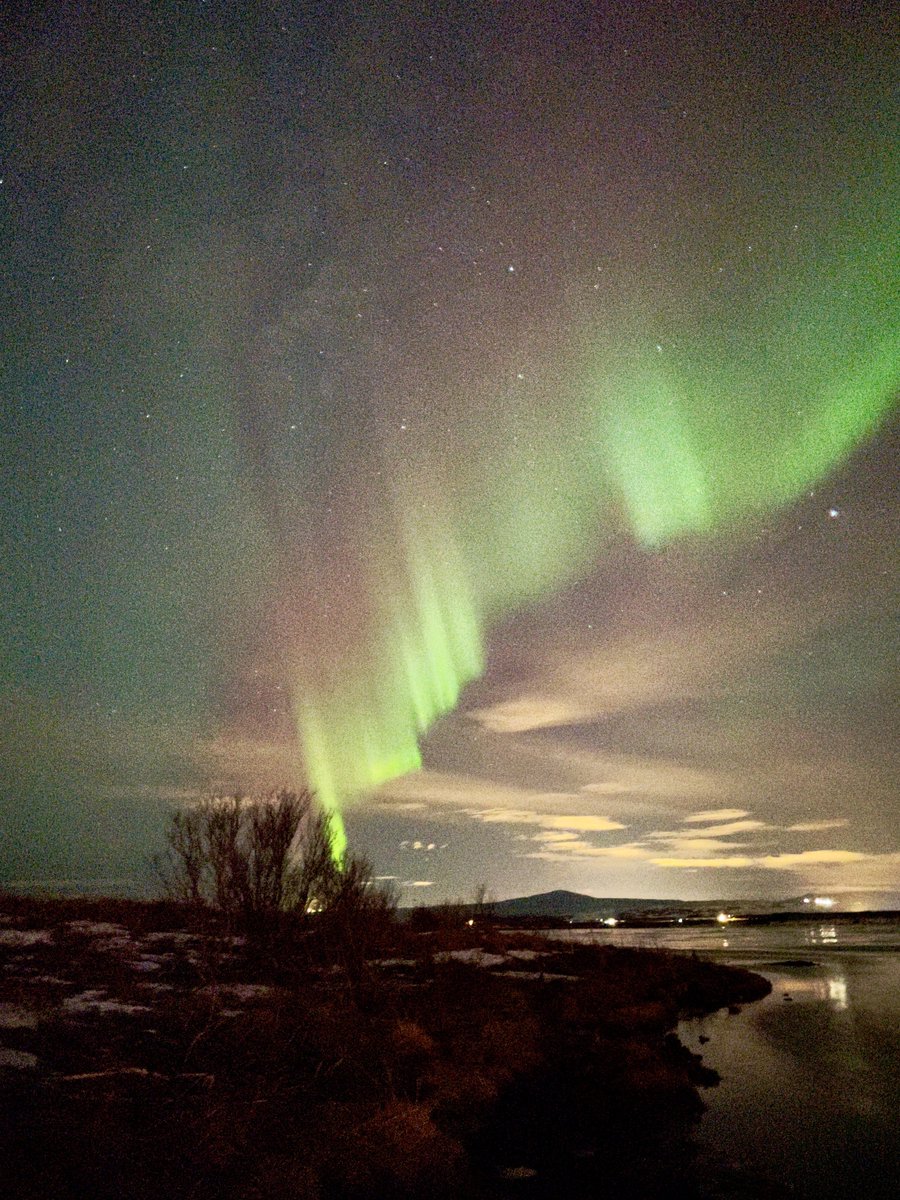 Happy New Year 2024, the first #auroraborealis of the year 🇮🇸
#Iceland