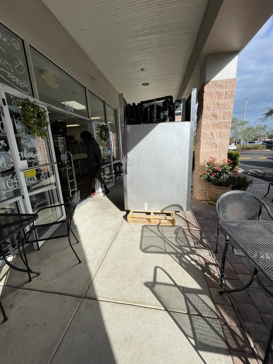 Tropic_Moving's tweet photo. We make commercial moving easy too. 😎 https://t.co/uvCDI6fTNC
