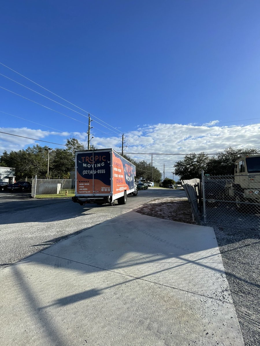 Tropic_Moving's tweet photo. We make commercial moving easy too. 😎 https://t.co/uvCDI6fTNC