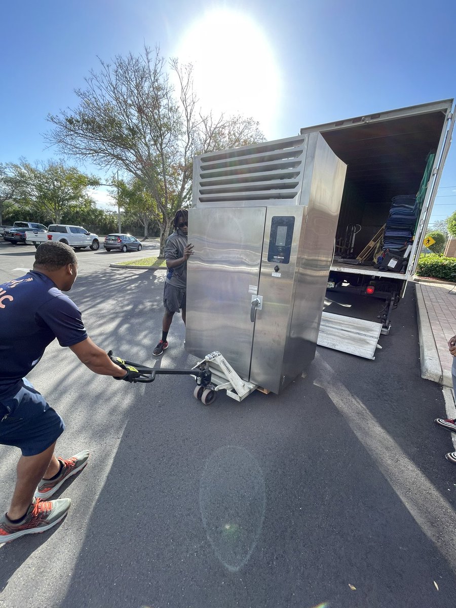 Tropic_Moving's tweet photo. We make commercial moving easy too. 😎 https://t.co/uvCDI6fTNC