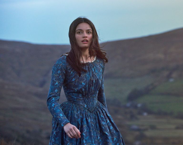 PopCrave's tweet photo. Happy 28th birthday to the talented Emma Mackey. https://t.co/islCP6vuWB