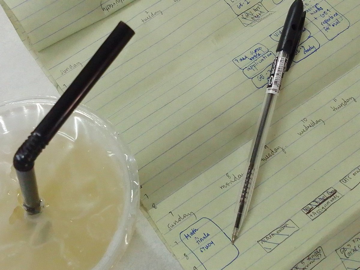 _pltyps's tweet photo. Cramming my first silly little exam 😭 https://t.co/aMvk1nmZow