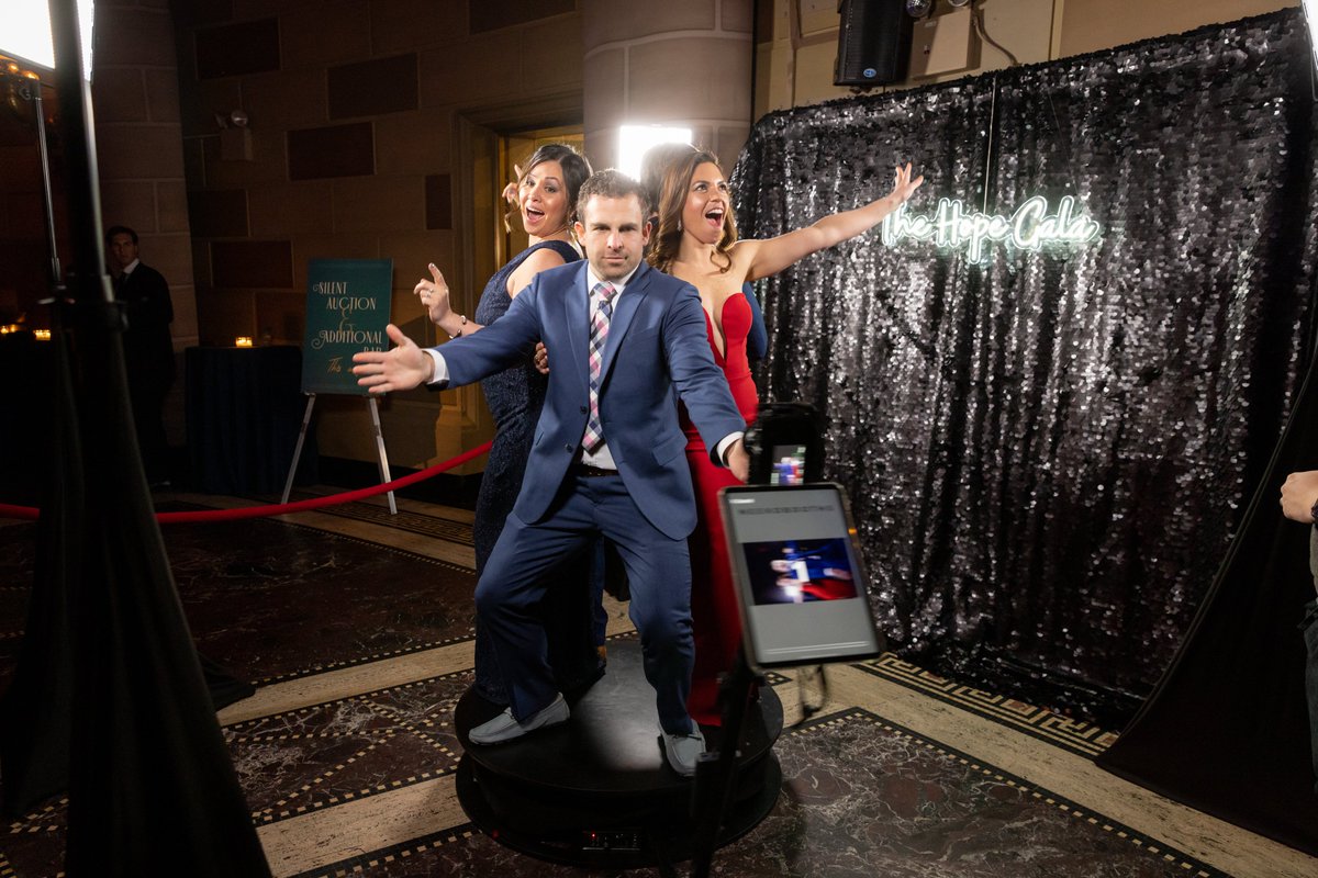 NYCHopeGala's tweet photo. ⏰ Last chance! Early bird pricing for the 2024 Hope Gala ends TONIGHT! Secure your tickets now for an impactful night with a seated dinner, entertainment, fundraising, open bar, and inspiring stories. 🌟#HopeGala2024 #ChildhoodCancer

https://t.co/NlOKEc0q7u https://t.co/7gqWaor0lT