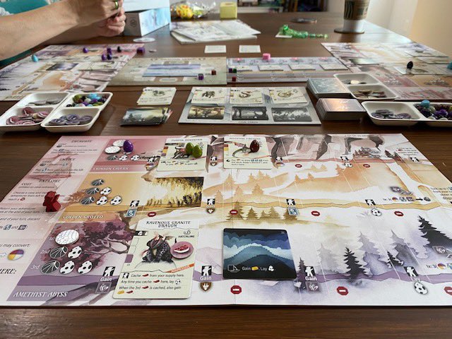 LesserMasato's tweet image. 🤩ウイングスパン🦜のstonemaiersの新作
🤩鳥じゃなく竜が主役のワインスパン🐉
🤩1/31先行リリースで2月出荷開始
🤩３月より11言語にてリテイル版発売
☹️日本語が11言語に入っていない
#WYRMSPAN