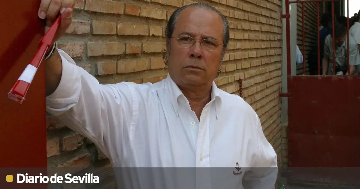 todosalostoros's tweet photo. Hoy, Paco Arévalo no hubiera podido dar ni un paso profesional.

Hijo del toreo cómico, debutó en el entrañable Bombero Torero. Sus casettes se vendieron por millones. Gangosos y mariquitas.

Arévalo se rio de lo que hoy es tabú so pena de escrache. DEP. https://t.co/tCST2gh0Nb