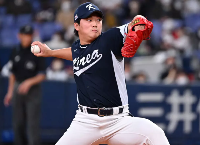 'I don’t know that we’re going to establish this absolute, rubber stamp, this is the closer kind of deal.' The #Padres already had two ninth-inning options in Suarez and Matsui. Consider Korean closer Woo-Suk Go part of the conversation now. sandiegouniontribune.com/sports/padres/…