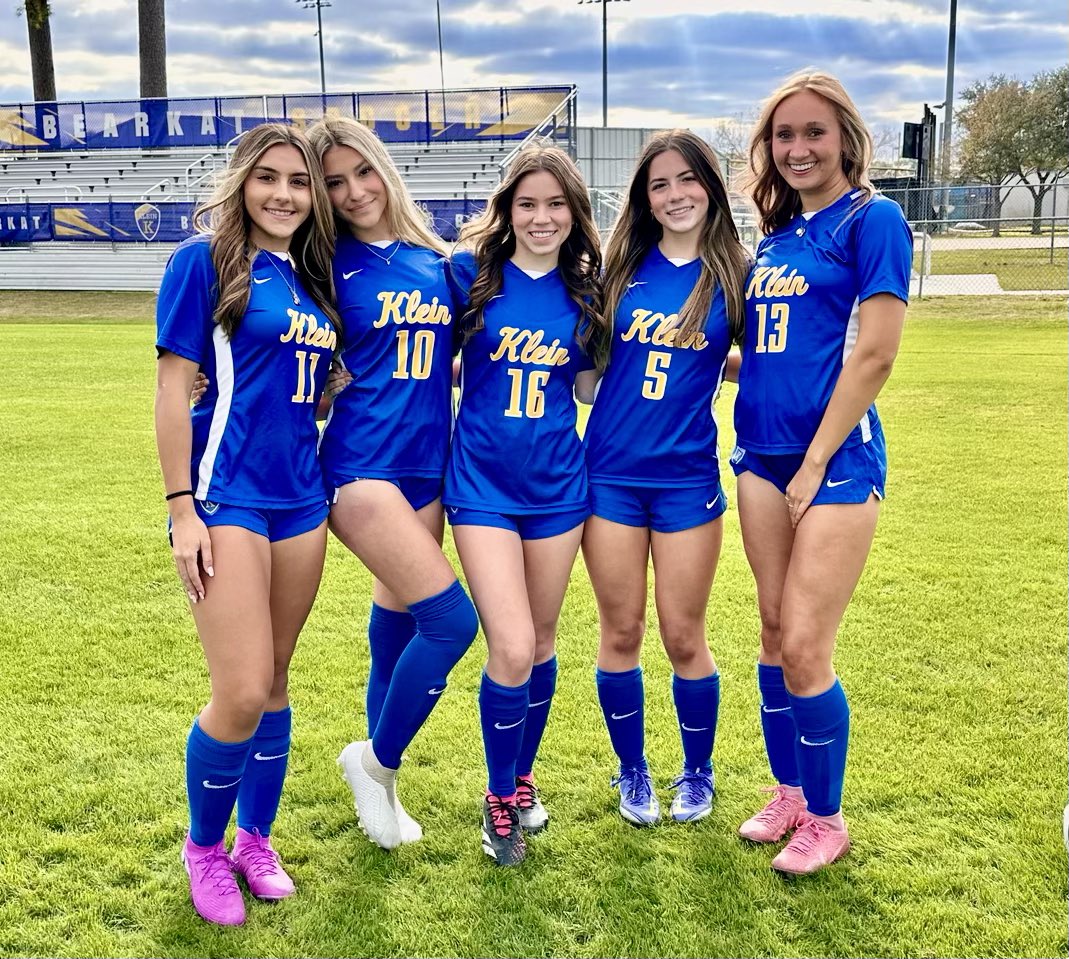 victoriadlt2026's tweet photo. We had our @vypehouston photo shoot today‼️ A real honor to represent our ⚽️ team. #THEKlein 
#BabyMamba🐍  #Prep1Athlete 

@ImCollegeSoccer @ImYouthSoccer https://t.co/M3f0DZeagK