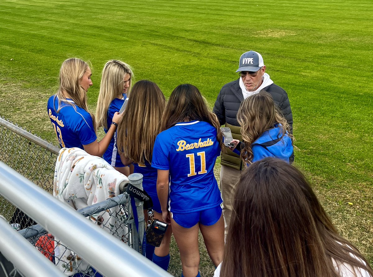 victoriadlt2026's tweet photo. We had our @vypehouston photo shoot today‼️ A real honor to represent our ⚽️ team. #THEKlein 
#BabyMamba🐍  #Prep1Athlete 

@ImCollegeSoccer @ImYouthSoccer https://t.co/M3f0DZeagK