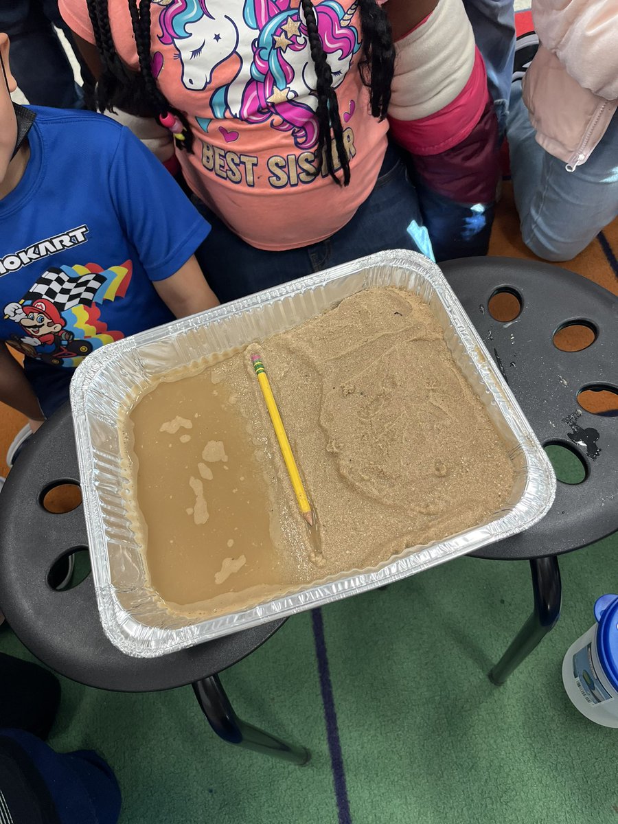 olivialeww_'s tweet photo. Sandy situations here’s in 2nd grade! Ss identified how the Earths surface changed over time due to erosion! If you saw the grins and ideas of these students while doing this, you’d be proud too! *places the pencil to show where our first line*
@flesbcps #sciencetime https://t.co/JCjsP9B09P