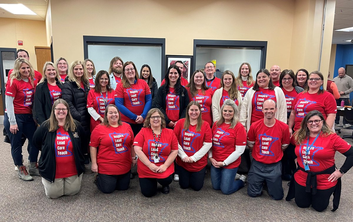 Solidarity season continues across Minnesota in 2024! Le Seuer-Henderson teachers are united for a fair contract -- packing the school board meeting ahead of their first mediation session. #mnleg #edmnvotes
🔥 🔥 🔥 🔥