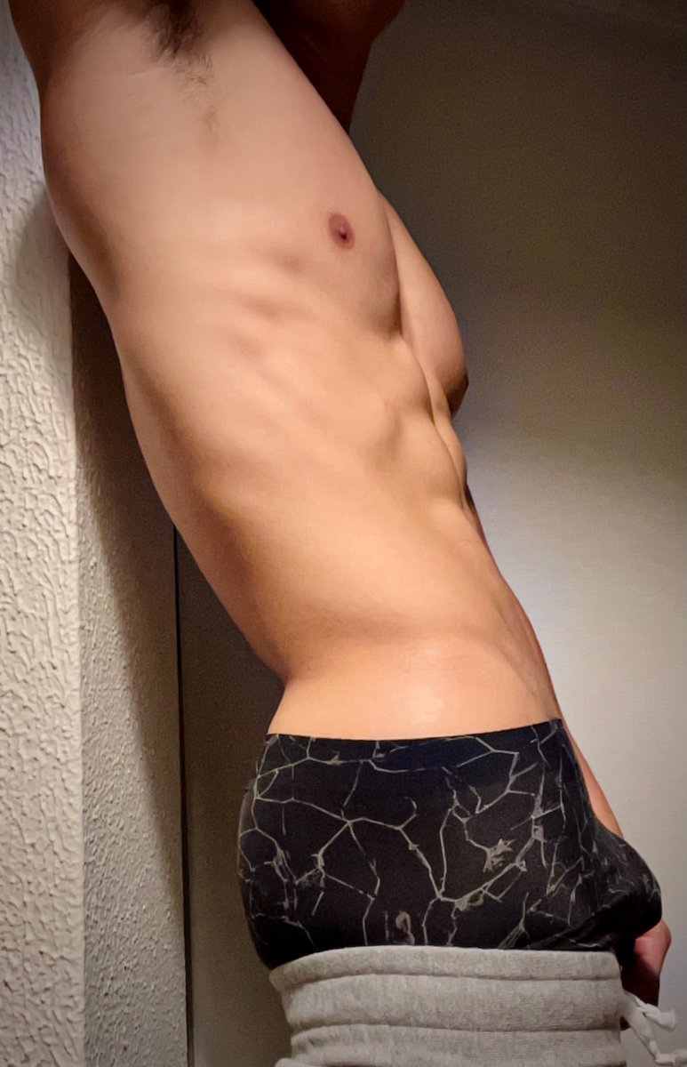 dlua1418's tweet photo. uniqlo has some of the sexiest underwear imo https://t.co/7S1Wq4mXO8