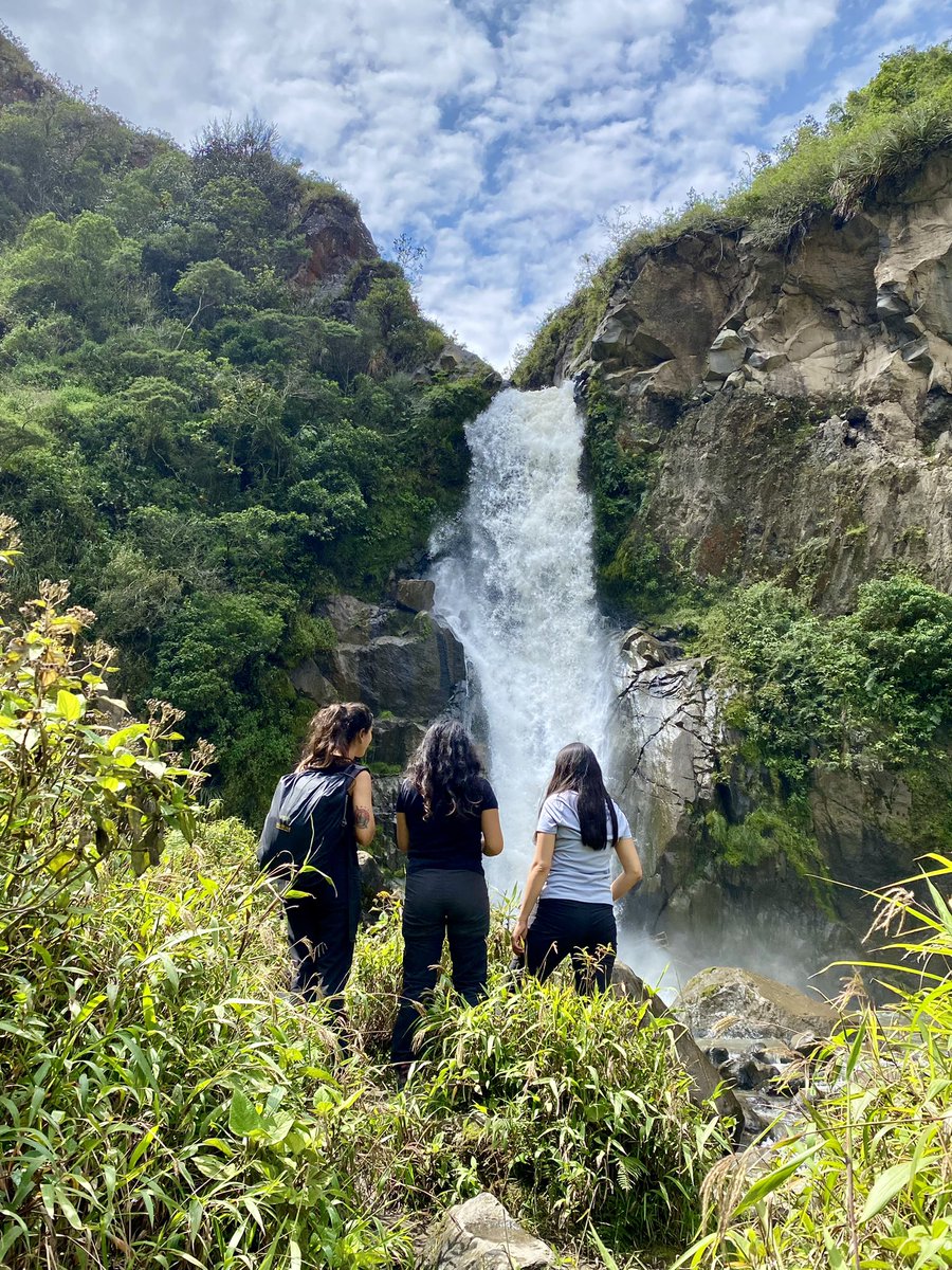 ViajaLaVida's tweet photo. Empezamos el año con una pequeña caminata en una maravillosa cascada 😌 (Ulba)

Después tomamos un sendero poco señalizado para llegar a otra cascada (la del Silencio), era más pequeña, pero igual de encantadora.

Recuerden que entrarán por un lado, y saldrán por otro 😅 https://t.co/T3uyOrDAVC