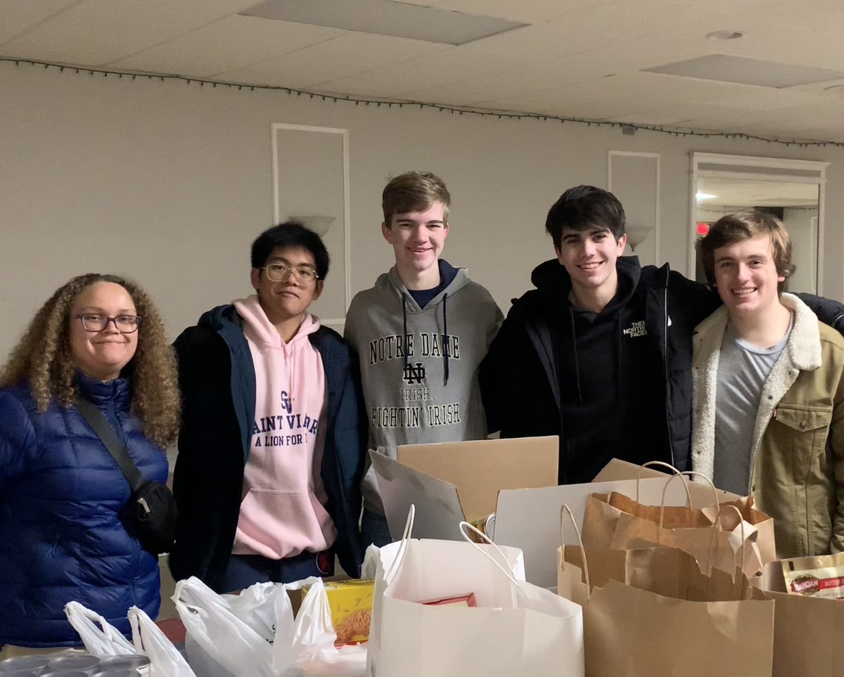 PaulOnischuk's tweet photo. Jack A. may have moved on from @SaintViatorGolf to @ViatorBowling, but he will always be a #Lion—and a very impactful one at that! So proud of him for organizing a food drive, and for his fellow athletes @ViatorBowling for helping make it happen. #TheViatorWay #GoLions 🦁🏌️♂️🎳 https://t.co/VTlUTCZxnz