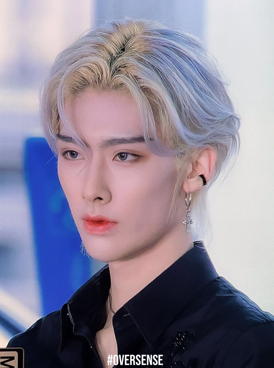오늘 리키 피어싱 싹다 링으로 찬거
느낌 개좋아서 나도 콧김 내뿜는중 ......