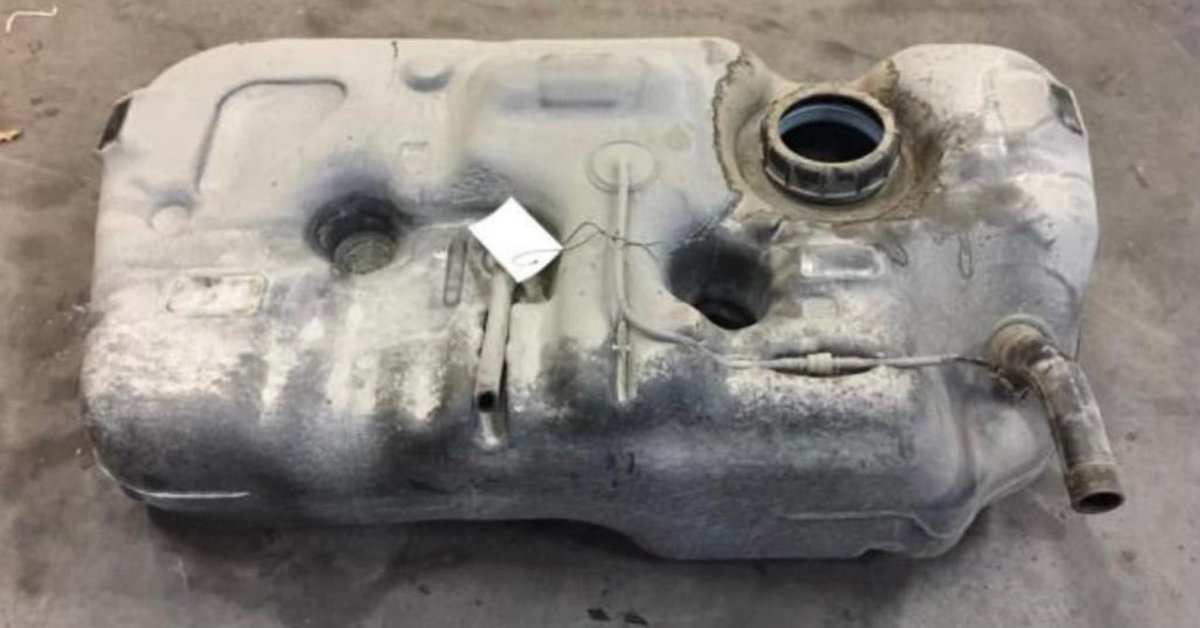 This is the fuel tank of a gas-powered car. Over the lifetime of a single car consuming 8 L/100 km, around 656 tonnes of oil sands will have to be extracted to fill it.

Source :

open.alberta.ca/dataset/d5a7fe…